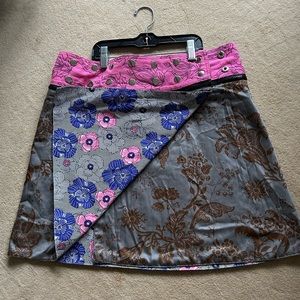 Zand Amsterdam wrap snap skirt. Reversible one size fits  most adjustable snaps